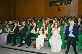 Leyla Əliyeva və Arzu Əliyeva həssas qruplara aid şəxslərin yaradıcılıq prosesi ilə tanış olublar