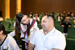 Leyla Əliyeva və Arzu Əliyeva həssas qruplara aid şəxslərin yaradıcılıq prosesi ilə tanış olublar