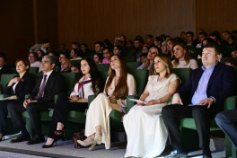 Leyla Əliyeva və Arzu Əliyeva həssas qruplara aid şəxslərin yaradıcılıq prosesi ilə tanış olublar