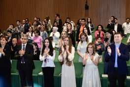 Leyla Əliyeva və Arzu Əliyeva həssas qruplara aid şəxslərin yaradıcılıq prosesi ilə tanış olublar