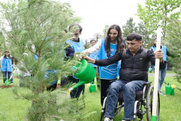 Leyla Əliyeva və Arzu Əliyeva həssas qruplara aid şəxslərin yaradıcılıq prosesi ilə tanış olublar