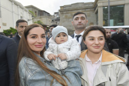 Leyla Əliyeva və Arzu Əliyeva Beynəlxalq Xalça Festivalını ziyarət ediblər