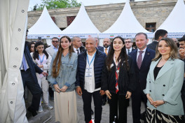 Leyla Əliyeva və Arzu Əliyeva Beynəlxalq Xalça Festivalını ziyarət ediblər