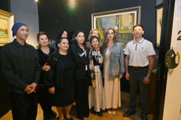 Leyla Əliyeva və Arzu Əliyeva Beynəlxalq Xalça Festivalını ziyarət ediblər