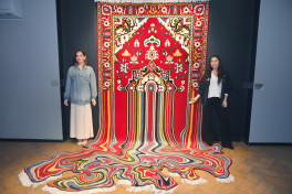 Leyla Əliyeva və Arzu Əliyeva Beynəlxalq Xalça Festivalını ziyarət ediblər