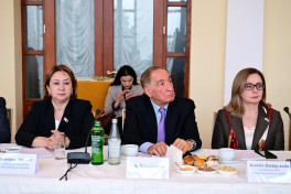 “Musiqi və incəsənət məktəblərində müəllim keyfiyyəti” mövzusunda dəyirmi masa keçirilib - FOTO 