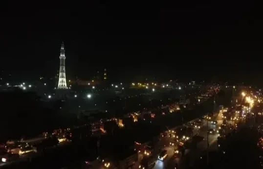 Pakistanın Lahor şəhərində bir neçə partlayış baş verib