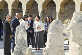 Vyetnamın birinci xanımı İçərişəhərlə tanış olub - FOTO 