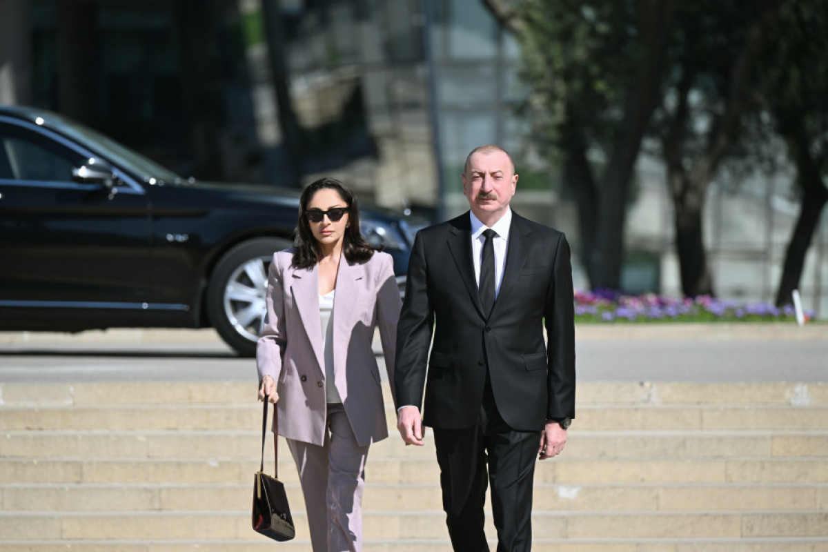 Prezident və birinci xanım faşizm üzərində Qələbə uğrunda mübarizədə həlak olan Azərbaycan övladlarının xatirəsini anıblar - YENİLƏNİB 