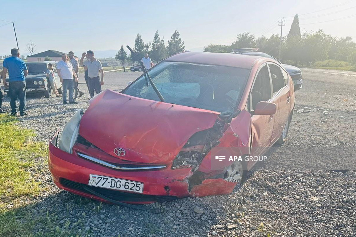 Tərtərdə "Mercedes"lə  "Prius" toqquşub, 4 nəfər xəsarət alıb - FOTO 
