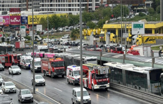 İstanbulda metrobus qəzası nəticəsində 48 nəfər yaralanıb, ölən var