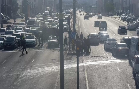 Bakıda baş verən qəza nəqliyyat sıxlığı yaradıb