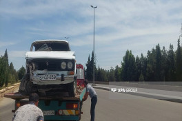Gəncədə avtomobil yük maşını ilə toqquşub, xəsarət alan var - FOTO 