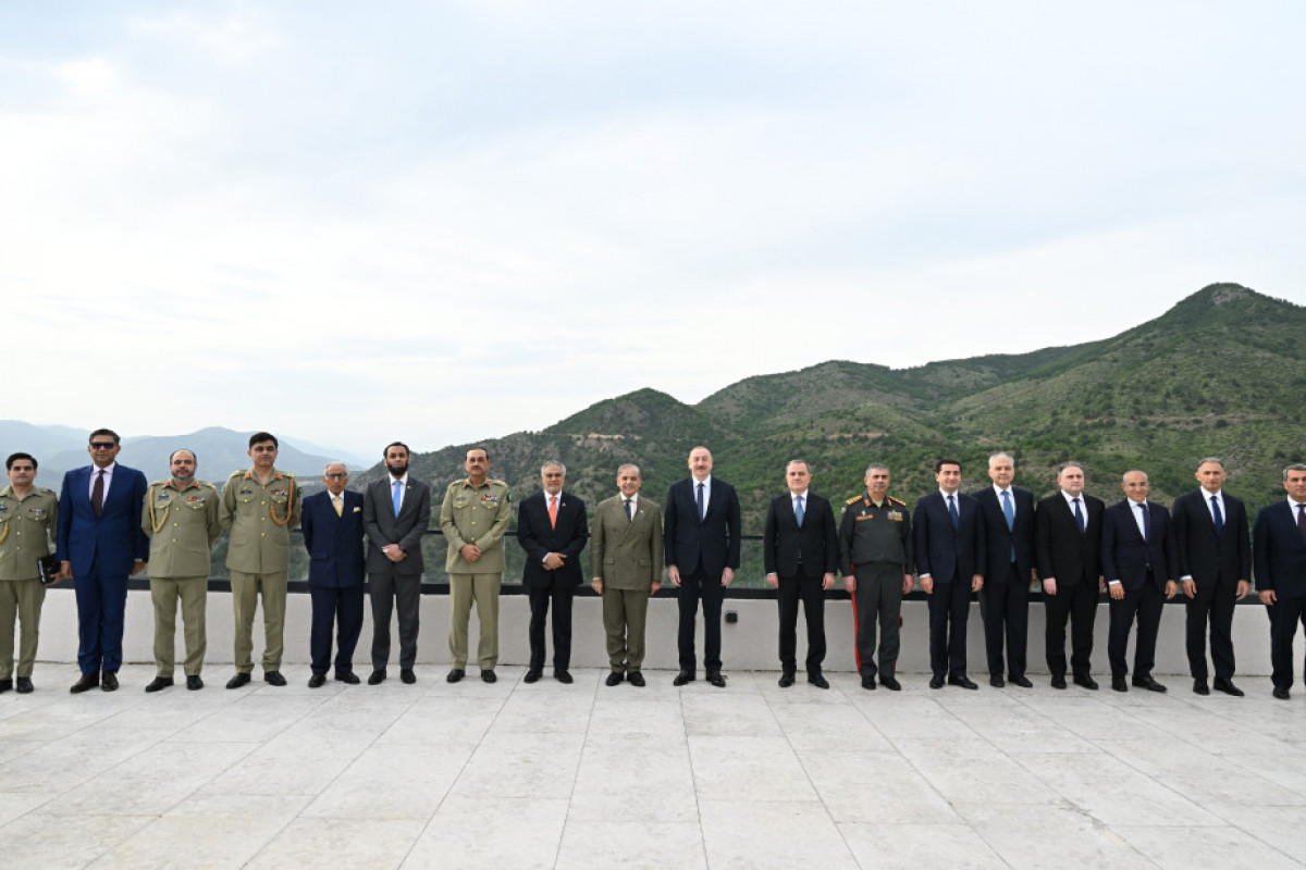 Laçında Azərbaycan və Pakistan liderlərinin nahar əsnasında geniş tərkibdə görüşü olub - FOTO 