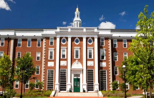 KİV: Tramp administrasiyası Harvard ilə bütün maliyyə müqavilələrini ləğv edəcək