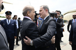 Şahbaz Şərifin təyyarəsi Laçın Beynəlxalq Hava Limanına enib