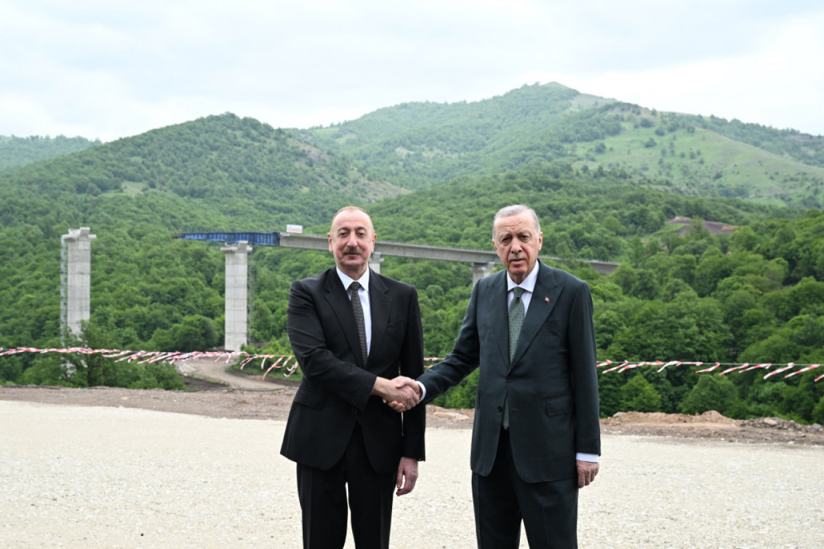 Azərbaycan və Türkiyə prezidentləri Kəlbəcər-Laçın avtomobil yolunda görülən tikinti işləri ilə tanış olublar - YENİLƏNİB 