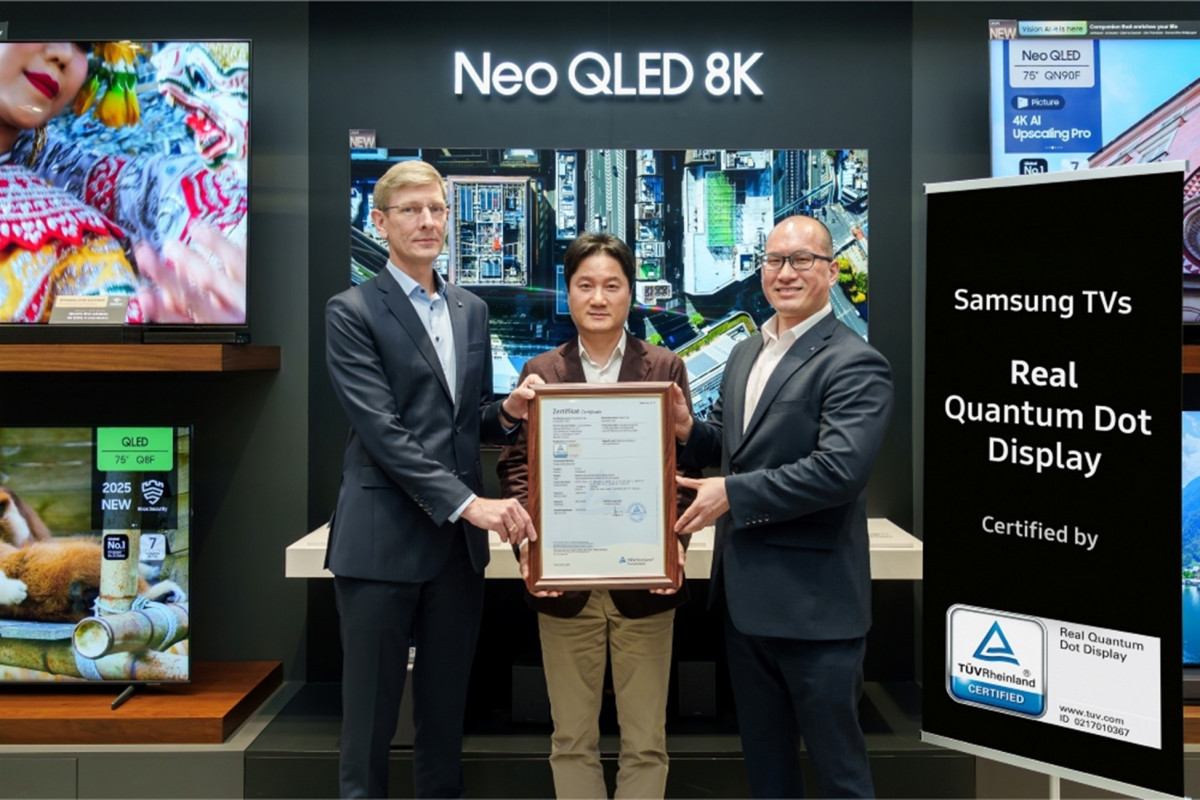 Samsung kadmiumsuz, təhlükəsiz və ekoloji kvant displeylərinin istehsalına görə SGS və TÜV Rheinland kimi beynəlxalq sertifikatlara layiq görülüb