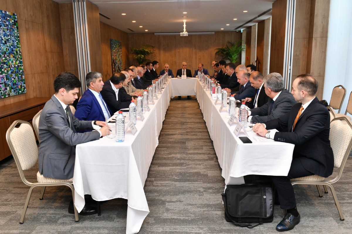 İşğaldan azad edilmiş ərazilərdə nəqliyyat və rabitə infrastrukturu layihələri müzakirə edilib