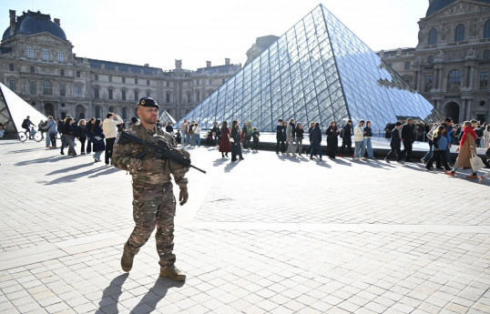 Paris prokuroru Luvrdakı oğurluqdan danışıb: "Xırda cinayətkarların işidir"