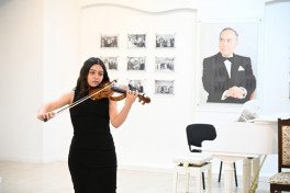 Leyla Əliyeva Bülbül adına Orta İxtisas Musiqi Məktəbində olub