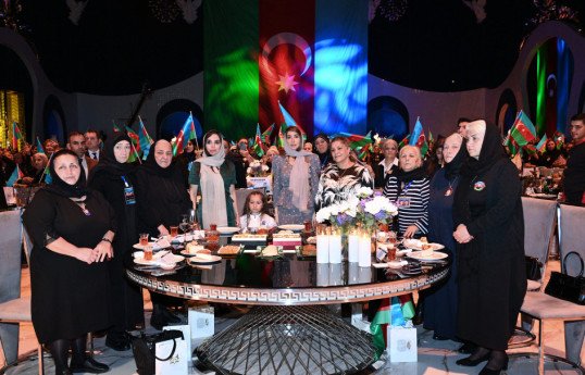 Şəhid analarının iştirakı ilə Vətən müharibəsində Zəfərin 5 illiyinə həsr olunmuş tədbir keçirilib - FOTO 