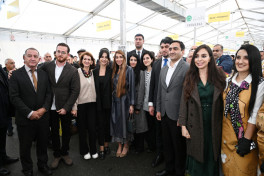 Leyla Əliyeva və Arzu Əliyeva arıçılıq məhsullarının sərgi-satış yarmarkasını ziyarət ediblər