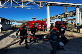 FHN Bakıda Etilen-polietilen zavodunda yanğın-taktiki təlimi keçirib - FOTO 