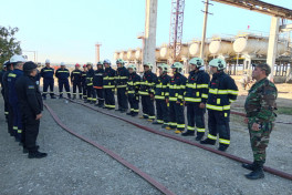 FHN Bakıda Etilen-polietilen zavodunda yanğın-taktiki təlimi keçirib - FOTO 