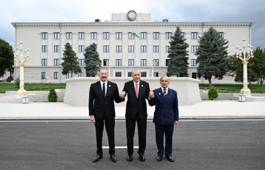 Azərbaycan Prezidenti İlham Əliyev, Türkiyə Prezidenti Rəcəb Tayyib Ərdoğan, Pakistan Baş naziri Şahbaz Şərif