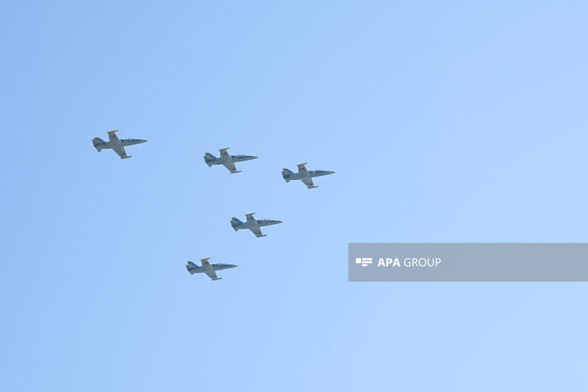Silahlanmaya yeni qəbul edilmiş "JF-17" qırıcıları Bakı səmasında uçuş edib - FOTO 