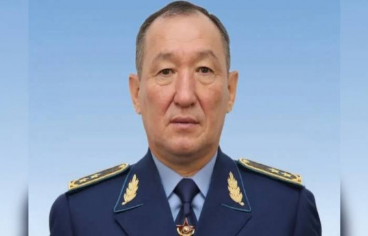Qazaxıstanın müdafiə naziri general-leytenant Dauren Kosanov