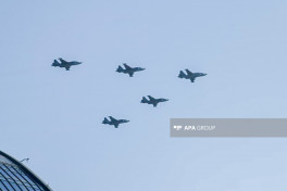 Silahlanmaya yeni qəbul edilmiş "JF-17" qırıcıları Bakı səmasında uçuş edib - FOTO 