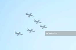 Silahlanmaya yeni qəbul edilmiş "JF-17" qırıcıları Bakı səmasında uçuş edib - FOTO 