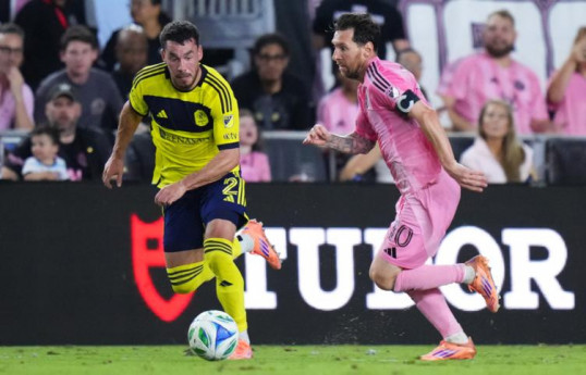 Messi futbol tarixində 400 qol ötürməsi edən ilk oyunçu olub