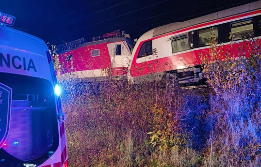 Slovakiyada iki qatar toqquşub, onlarla yaralı var