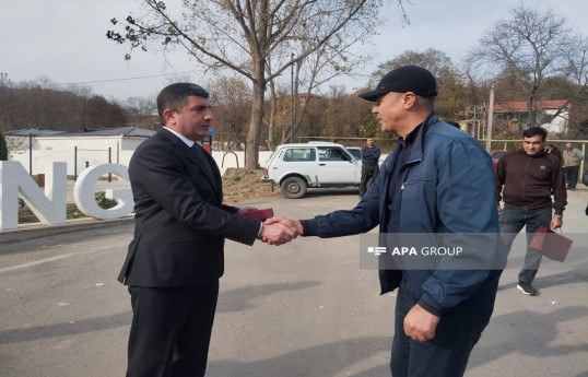 Növbəti köç karvanı Ağdərənin Vəngli kəndinə çatıb, açarlar təqdim olunub - FOTO 