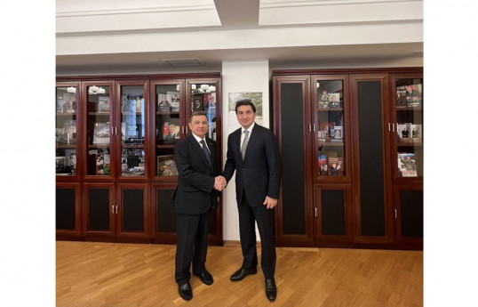 Türkmənistanın Azərbaycandakı səfiri Qurbanməmmet Elyasov , Prezidentin köməkçisi – Prezident Administrasiyasının Xarici siyasət məsələləri şöbəsinin müdiri Hikmət Hacıyev