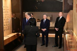 Prezident İlham Əliyev Daşkənddə İslam Sivilizasiyası Mərkəzi ilə tanış olub