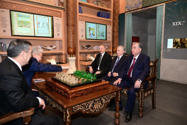 Prezident İlham Əliyev Daşkənddə İslam Sivilizasiyası Mərkəzi ilə tanış olub