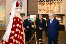 Prezident İlham Əliyev Daşkənddə İslam Sivilizasiyası Mərkəzi ilə tanış olub