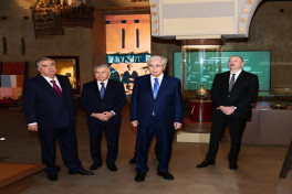 Prezident İlham Əliyev Daşkənddə İslam Sivilizasiyası Mərkəzi ilə tanış olub