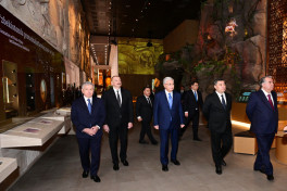 Prezident İlham Əliyev Daşkənddə İslam Sivilizasiyası Mərkəzi ilə tanış olub