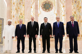 Prezident İlham Əliyev Daşkənddə İslam Sivilizasiyası Mərkəzi ilə tanış olub