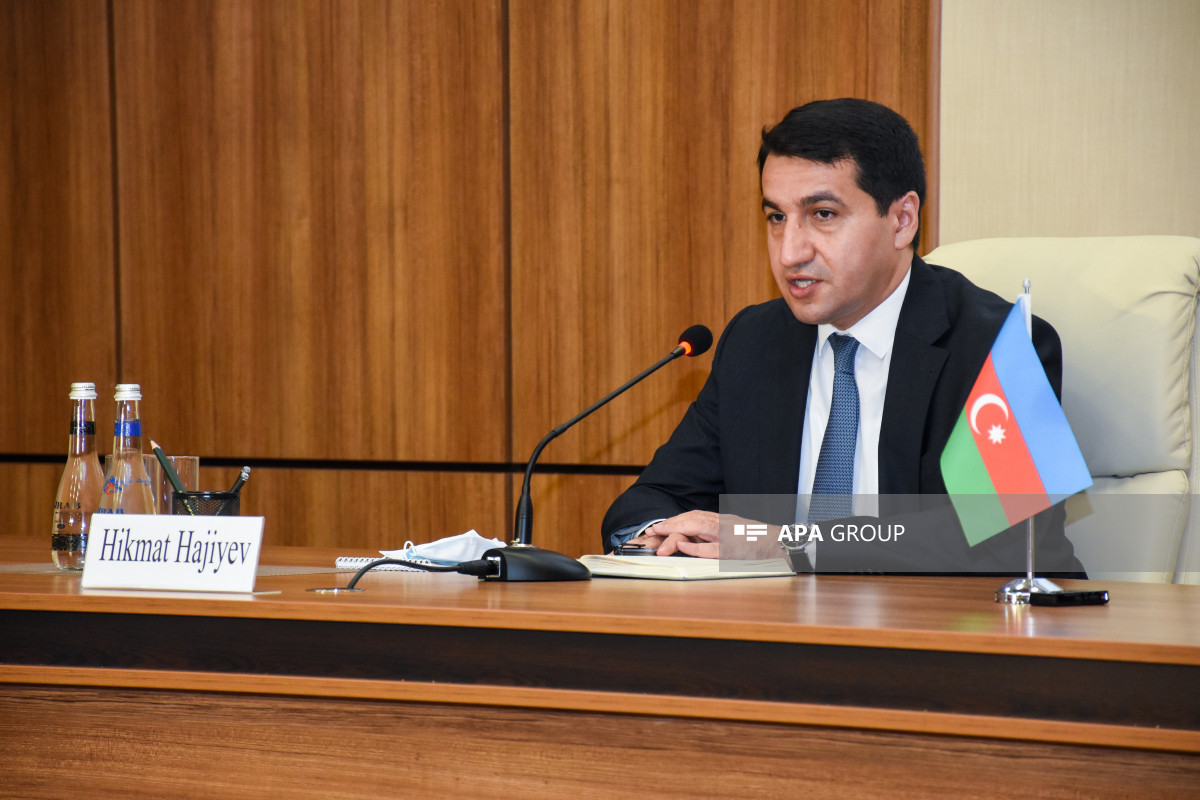 Prezidentin köməkçisi – Prezident Administrasiyasının Xarici siyasət məsələləri şöbəsinin müdiri Hikmət Hacıyev