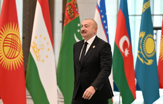 Prezident İlham Əliyev Daşkənddəki Konqres Mərkəzinə gəlib