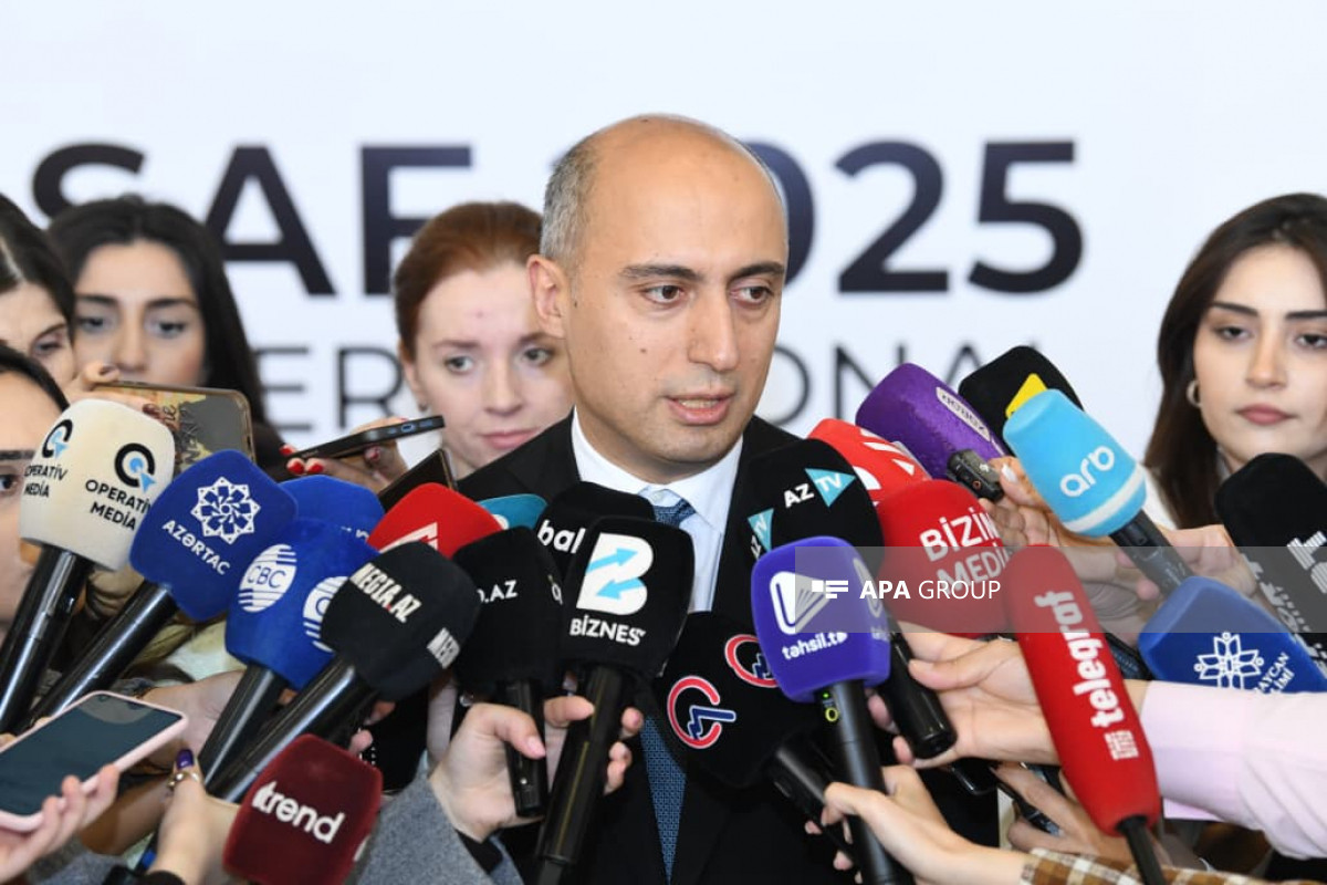 Elm və təhsil naziri Emin Əmrullayev