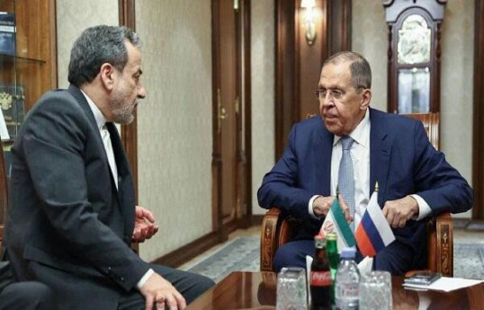 İran xarici işlər naziri Abbas Əraqçı,  Rusiya xarici işlər nazirləri Sergey Lavrov