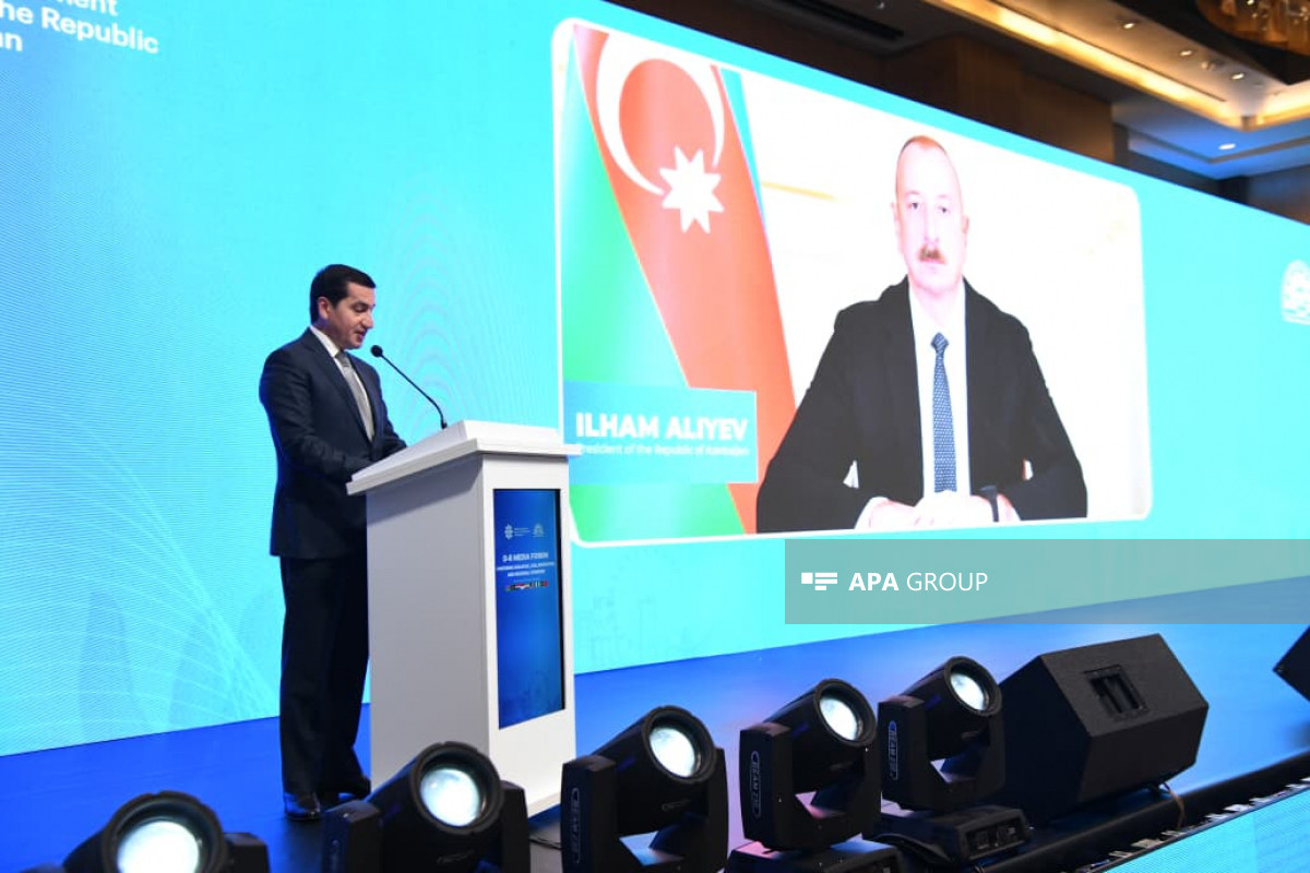Prezident İlham Əliyevin D-8 Media Forumunun iştirakçılarına müraciəti oxunub - YENİLƏNİB 
