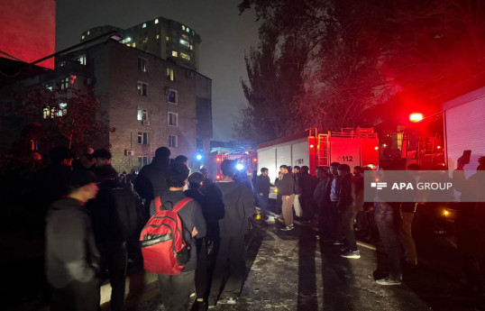 Bakıda yaşayış binasında baş verən yanğın söndürülüb - FOTO  - VİDEO  - YENİLƏNİB-3 